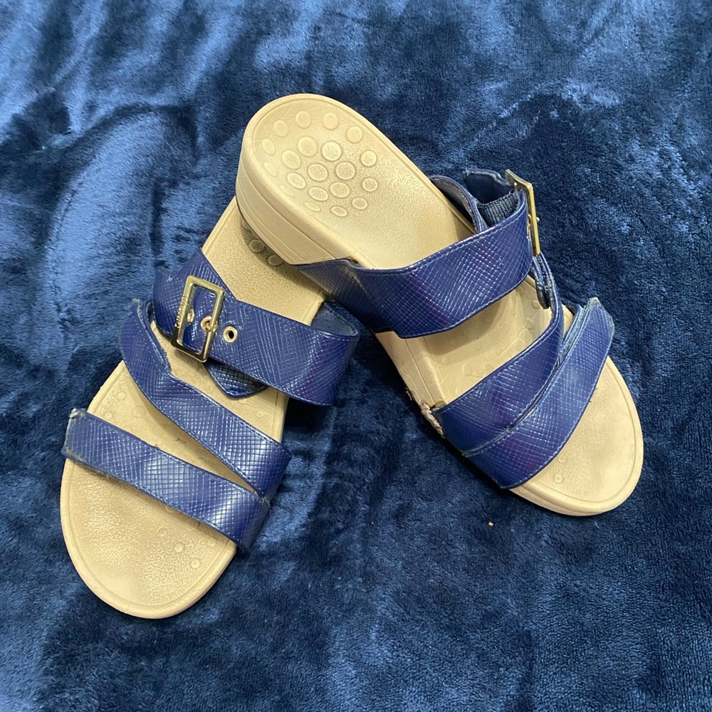 Vionic sandals. Size 7, blue